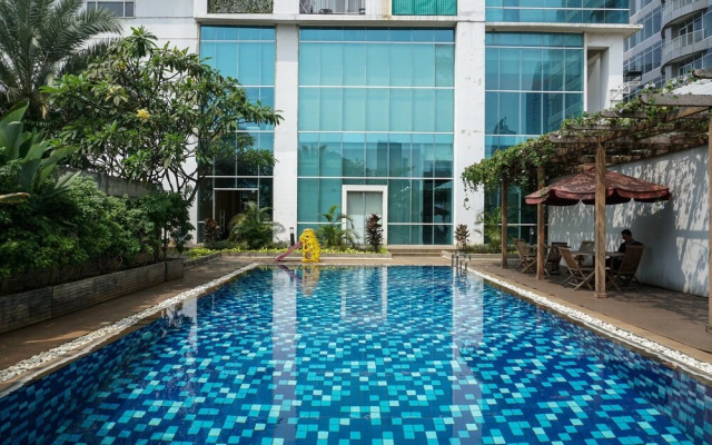 Warm Neutral Look Studio Apartment Ambassade Kuningan