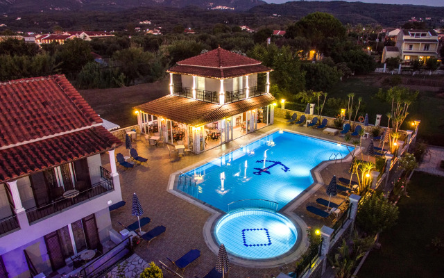 Makis Studios & Apartments