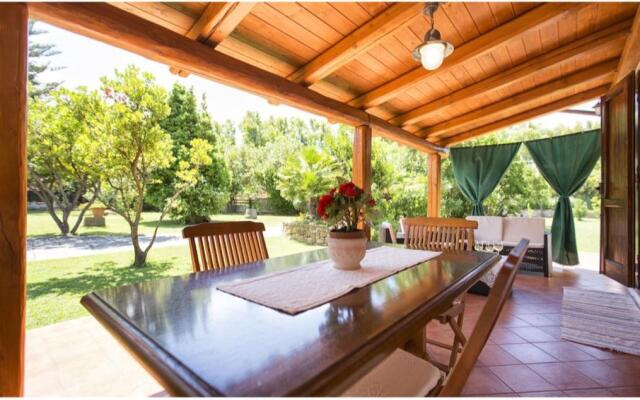 Villa Porticciolo In Alghero With Large Garden For 6 Guests