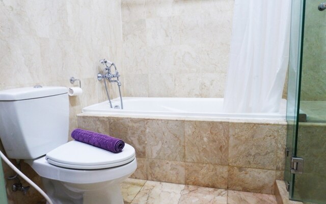 Luxury 2br the Bellezza Apartment with City View
