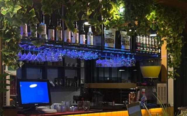 Viv City Hotel