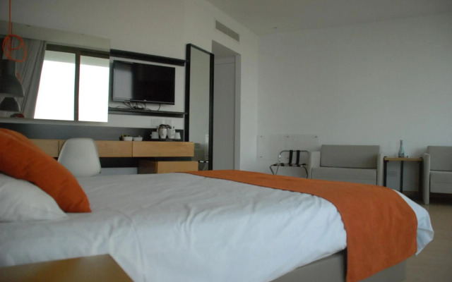 Crystal Springs Beach Hotel