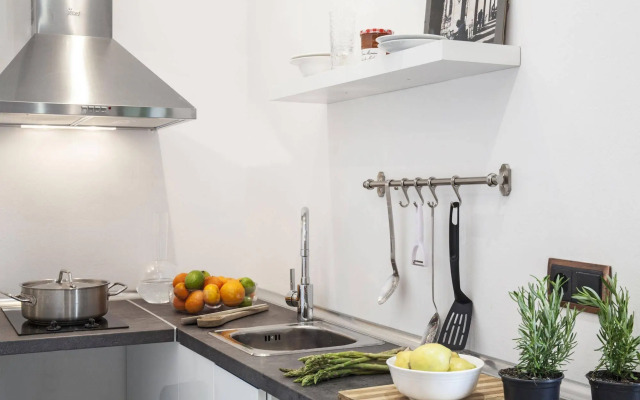 Ainb Born-damas Apartments