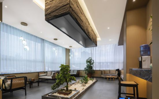 Ningling Nanguo Shanshui Hotel (County Government Branch)