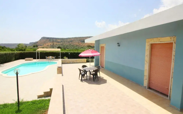 Serene Villa in Floridia With Swimming Pool