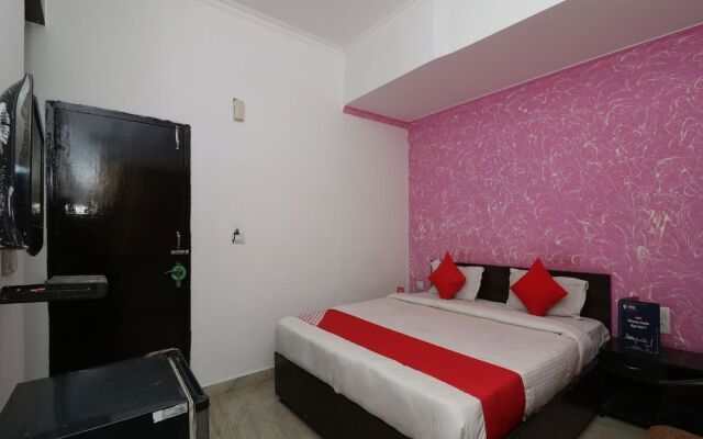 OYO 23158 Hotel The Taj