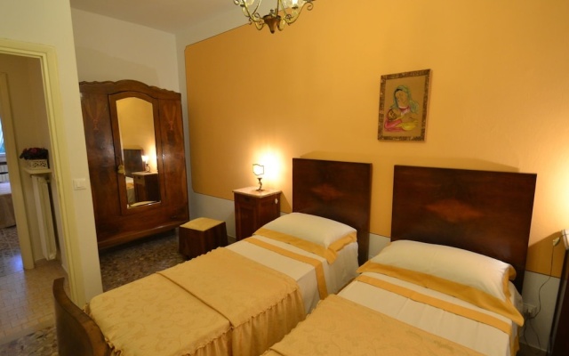 Villa in the Tuscan Hills: Relax in a Magnificent Landscape