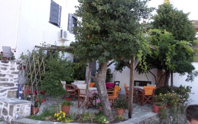 Vera's Traditional House