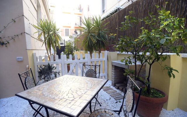 Santi Quattro Apartment & Rooms - Colosseo