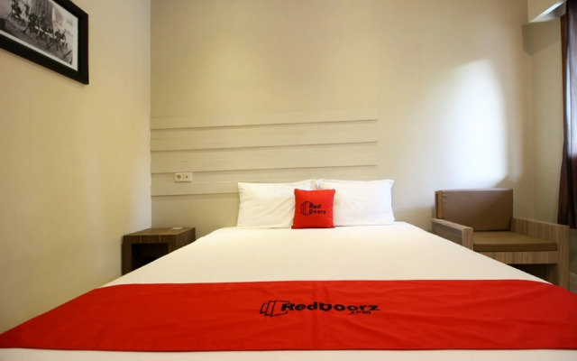 RedDoorz Plus @ Jalan Damai 2