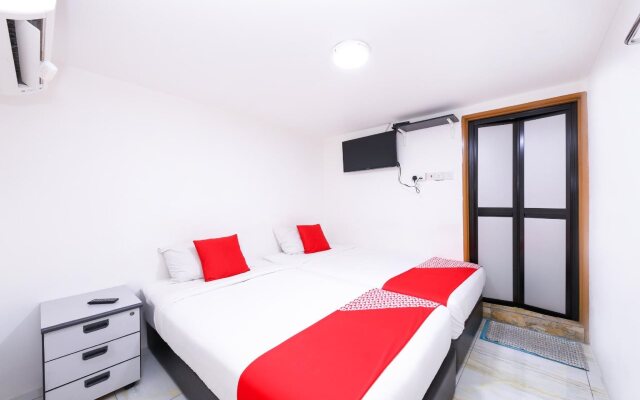 OYO 334 Everest Hotel