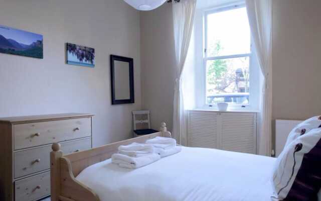 2 Bedroom Apartment With Free Parking
