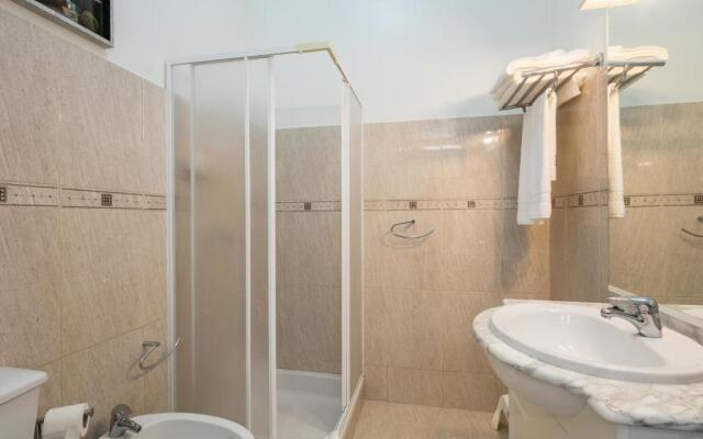 Apartamento A Francos Artist Painting 2