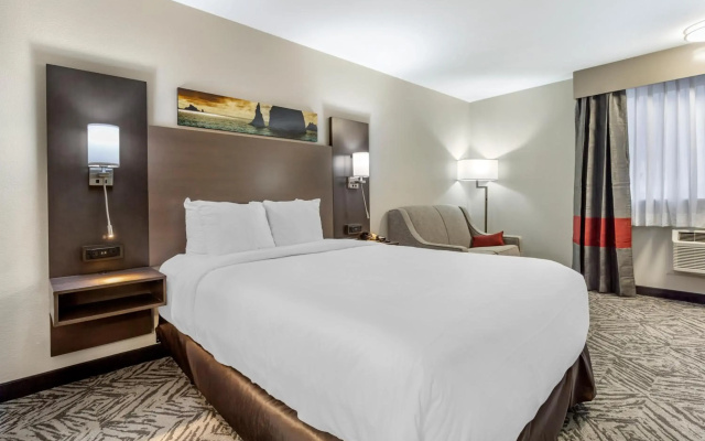 Comfort Inn & Suites Pacific - Auburn