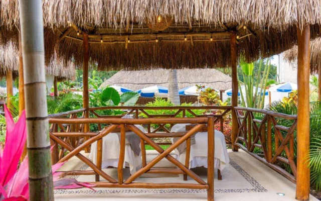 Tsaakik Jungle Hotel & Spa