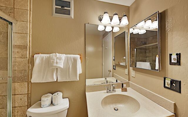 3251chat 4 Bedroom Condo