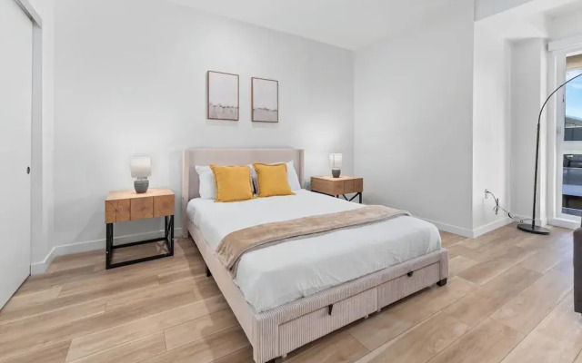 Stylish LA Studio Prime Location