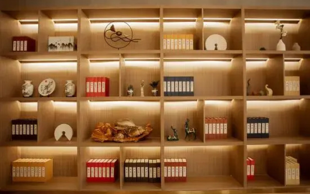 Wee light luxury hotel