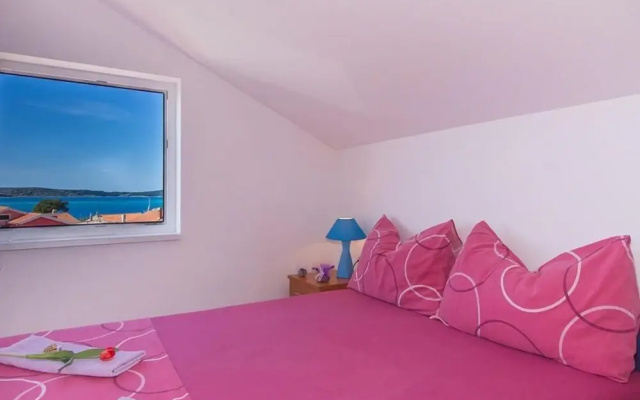 "brodarica Penthouse 4+2, Sea View"