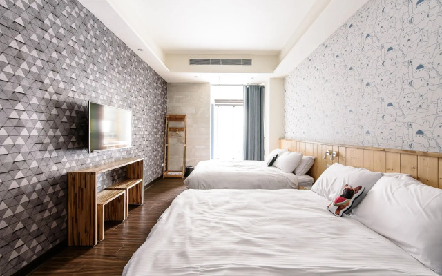 Treehouse Hostels