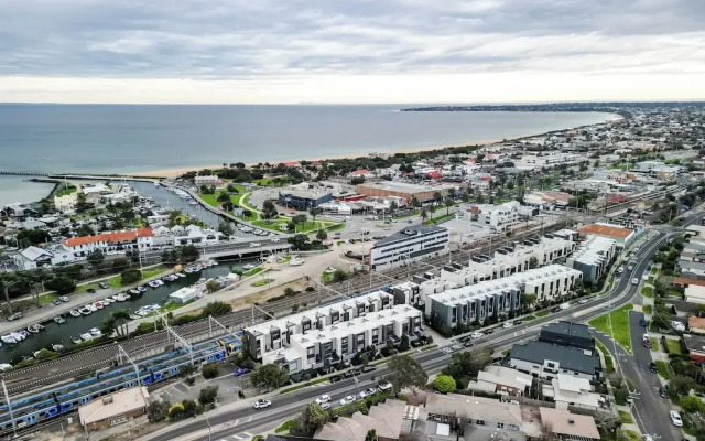 StayAU Stylish 3BR Sea Breeze Mordialloc