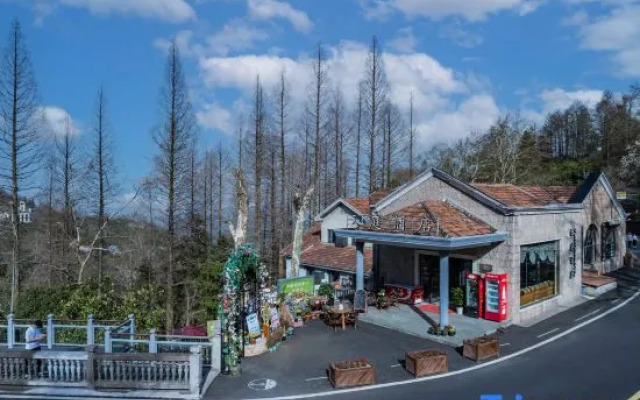 MoGan  Clouds  End  Hotel