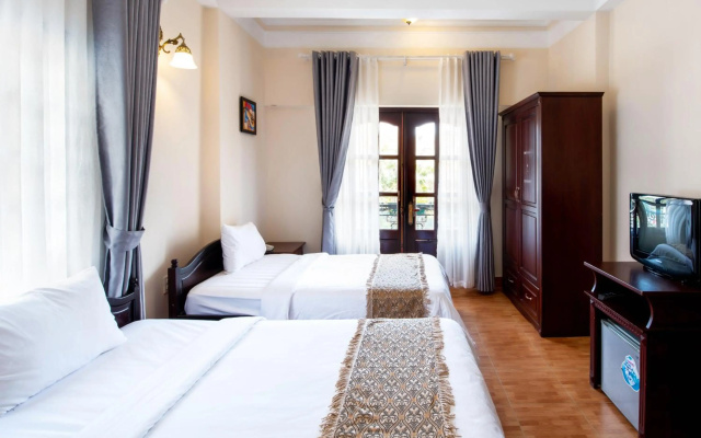 Le Petit Paris Hotel – Guest Rooms – Da Lat