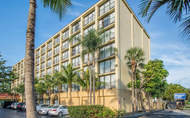 North Miami Beach Gardens Inn & Suites