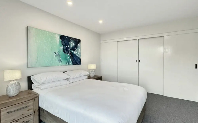 Oceanfront 4-bed Haven With BBQ & Alfresco Dining