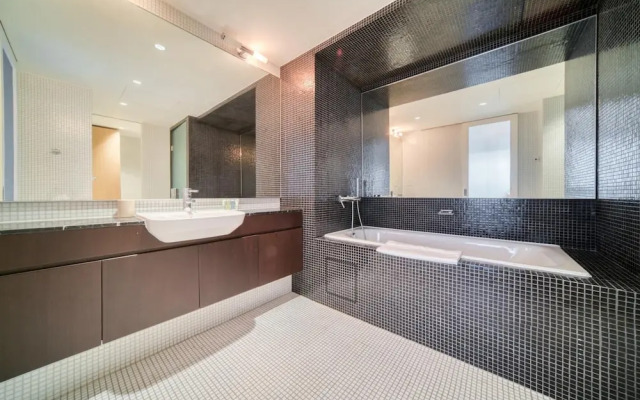 Sleek and Convenient 1BR Apt in Difc