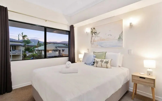 Cozy Waterfront - Free Parking Pool