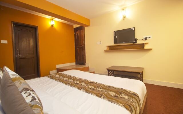 OYO 12370 Royal Sarava