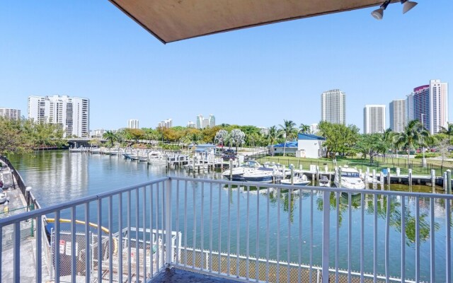 Gorgeous River-view Apartment Hallandale Beach :)