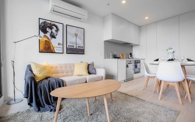 Designer 2 Bedroom Apartment In Parkville