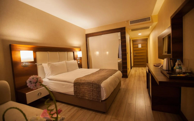 Mitannia Regency Hotel