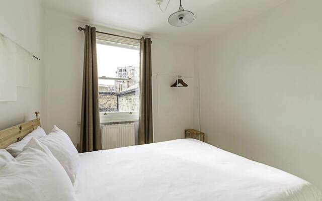 Hackney - Victoria Park: Generous 2 Bed Terrace