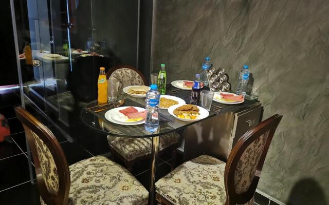 Chic Apartment 1