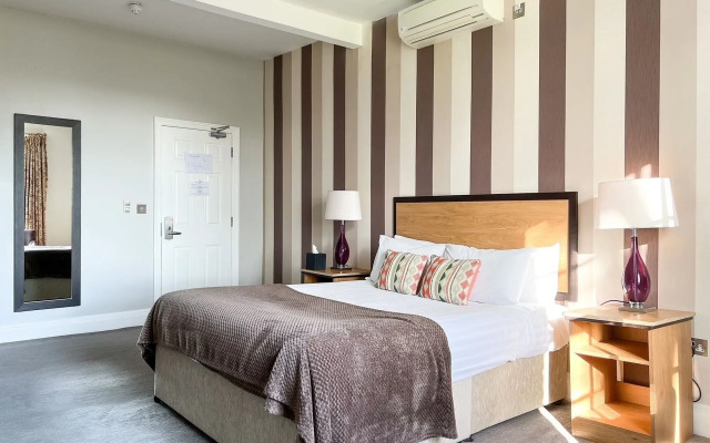 The Riverside House Hotel