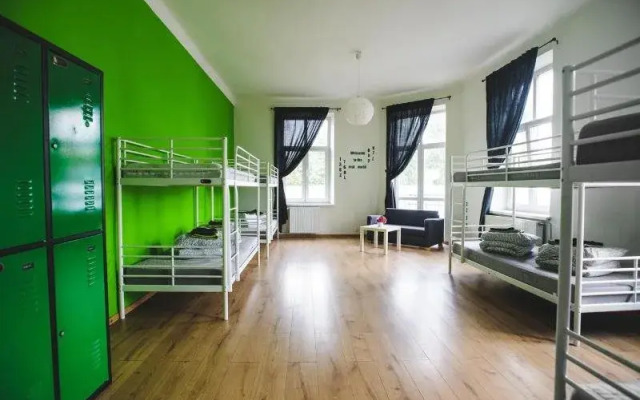 Good Bye Lenin Doubles Exclusive - Hostel