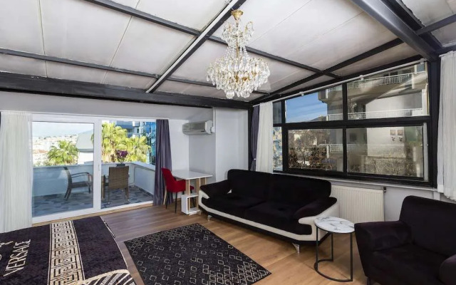 8 Rooms House