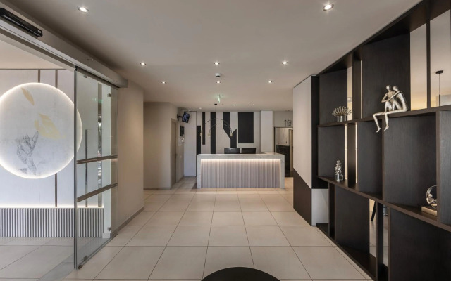 Almond Business Hotel