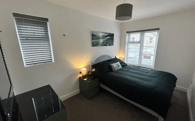 House - Sleeps 6, Pet Friendly & Courtyard