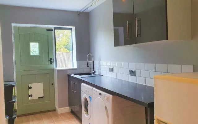 Large 5 Bedroom House Terrace Parking