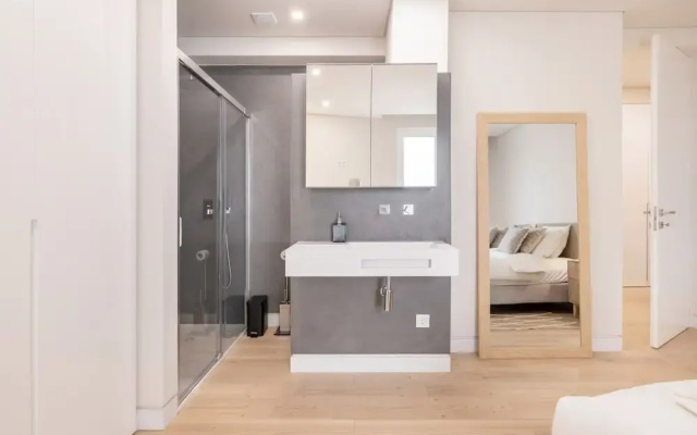 Bay View Penthouse by Olala Home