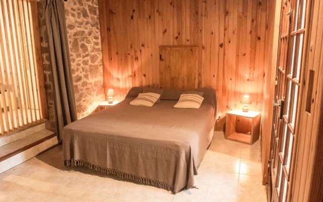 Charming Hunting Lodge near Loupian with garden