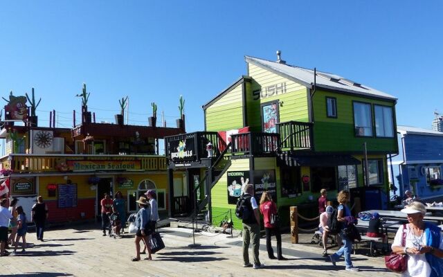 A Float Home B&B in Fisherman’s Wharf