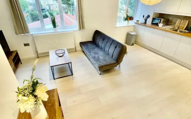 Cambridge Cozy 2 Bedroom Apartment 5 Sleep