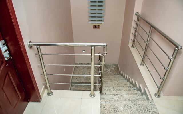 Everland Hotel and Suites