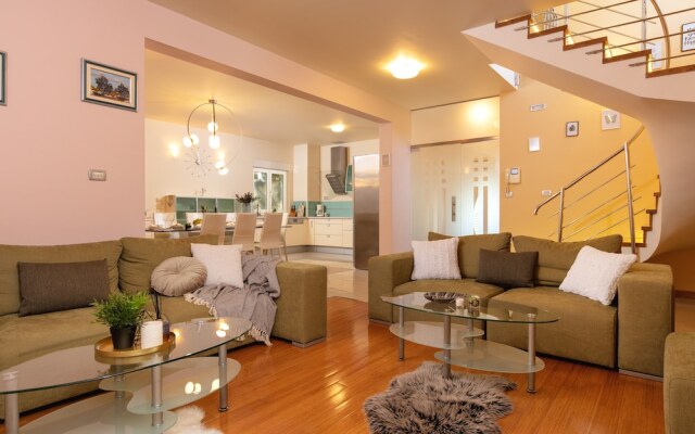 Luxury Villa Lovric Private Heated Pool