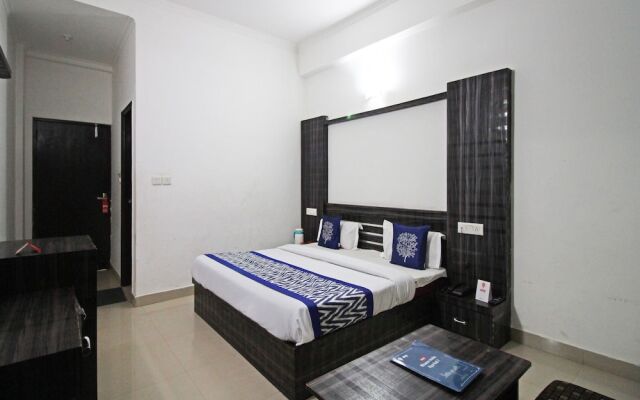 OYO 5093 Hotel Broadway